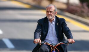 دوچرخه سواری آقای پزشکیان